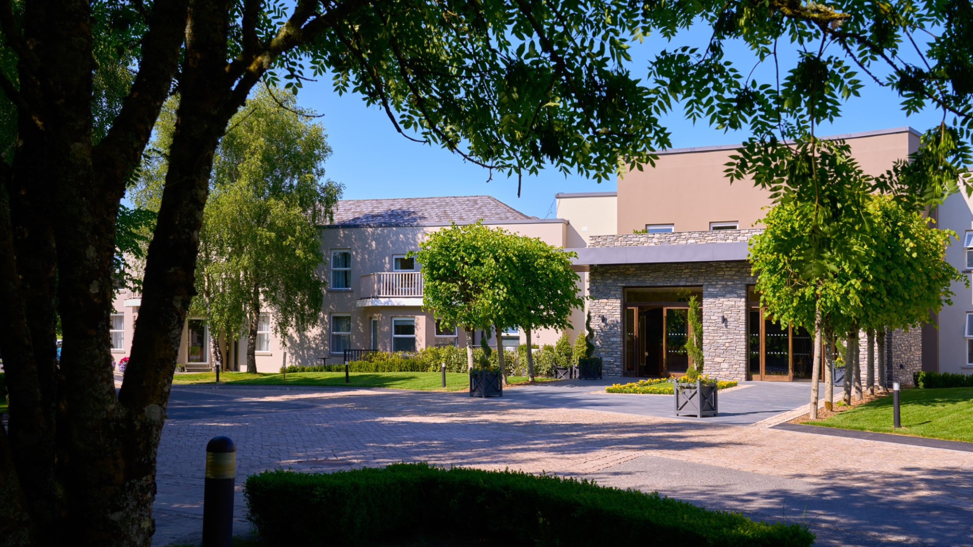Exterior px custom www.tulfarrishotel.com