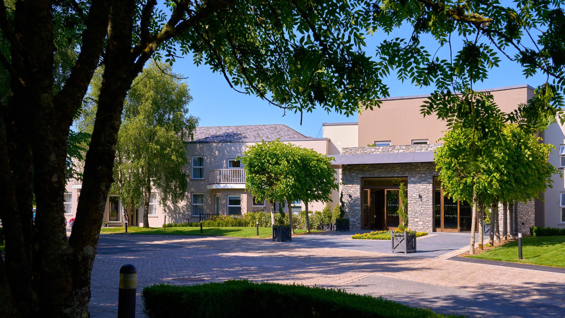  www.tulfarrishotel.com