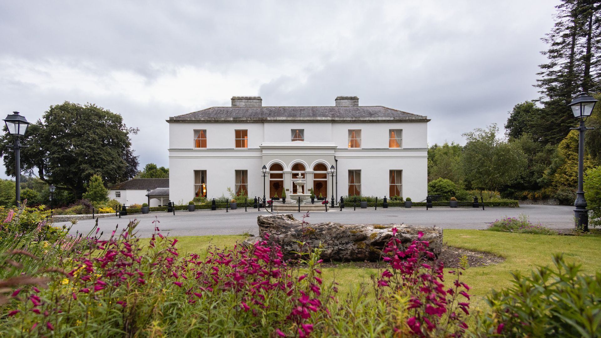 www.tulfarrishotel.com